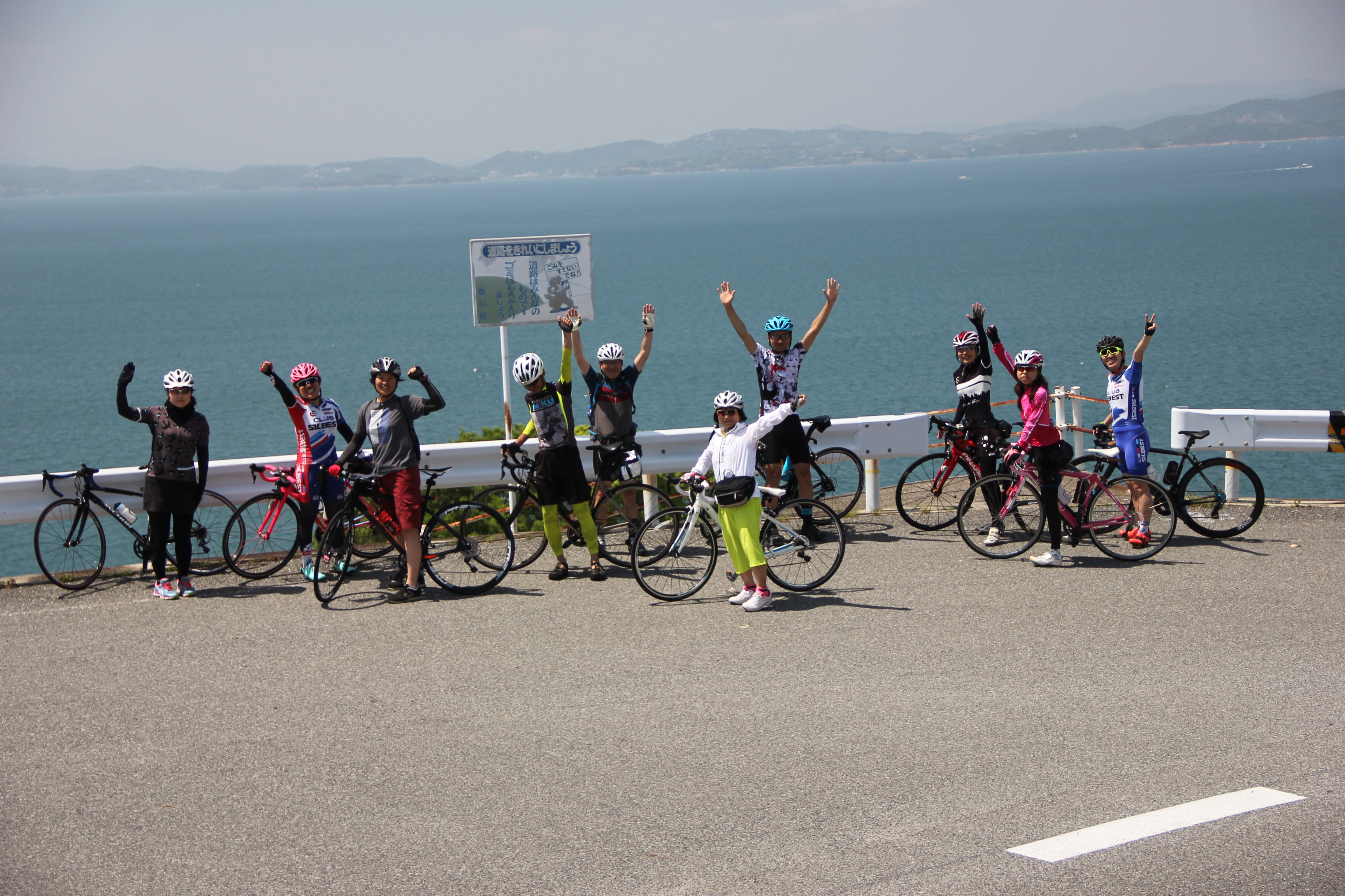 ▲土庄町（香川県）の地域おこし協力隊が企画した「小豆島一周サイクリング」